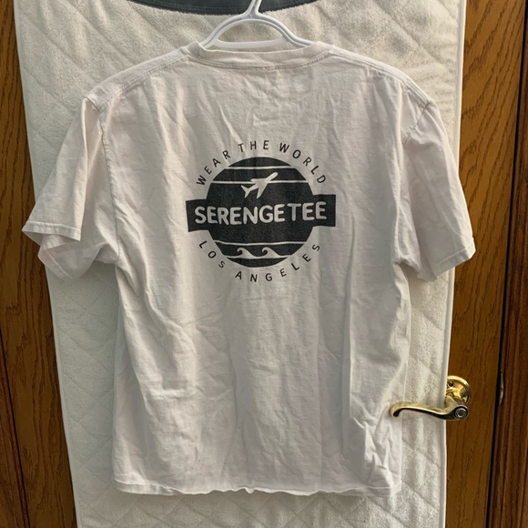 Serengetee T-Shirt, Size Medium - Picture 3 of 3